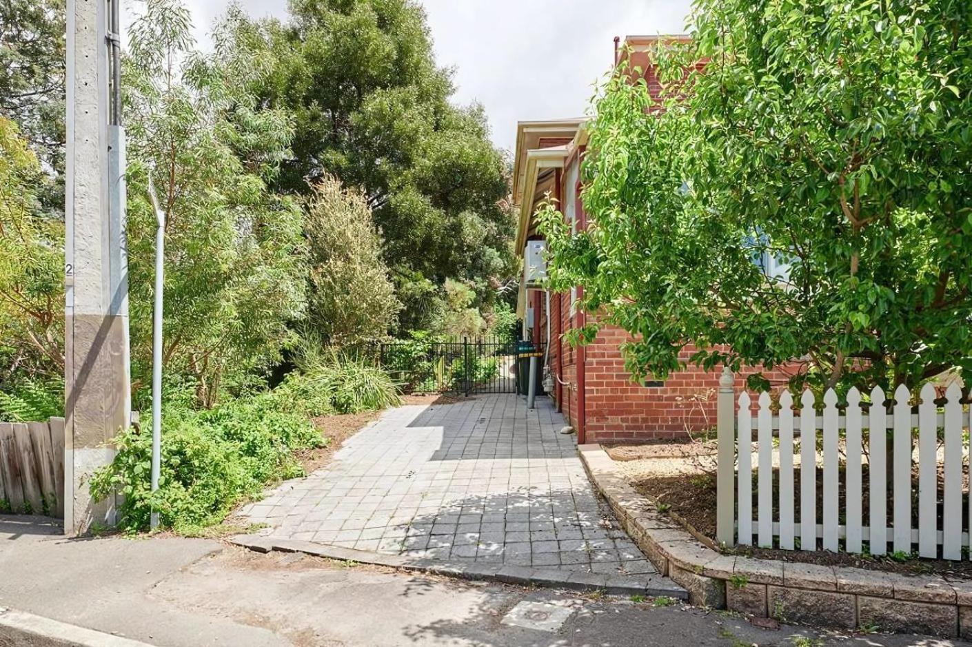 Comfort In Sandy Bay Next To The Rivulet Apartment Exterior photo